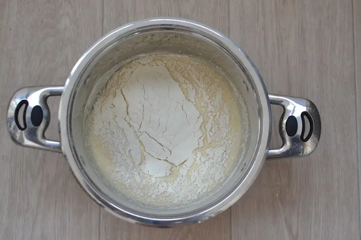 Дрожжевой кулич с меренгой: шаг 4