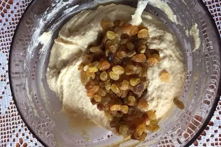 Пасхальные мини-куличики с творогом и изюмом: шаг 6
