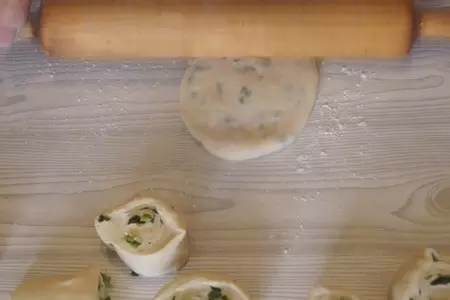 Быстрые лепешки с зеленым луком: шаг 3