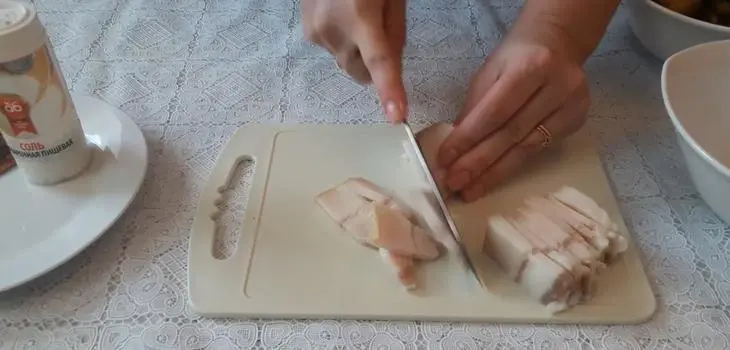 Картошка с салом на мангале: шаг 2