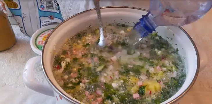 Окрошка на минералке и сметане: шаг 3