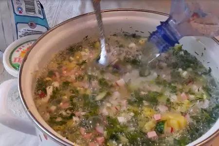 Окрошка на минералке и сметане: шаг 3