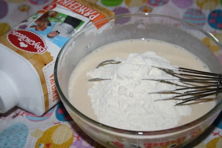 Веселые оладьи "вкуснотейчики" с ароматом топленого молока: шаг 3