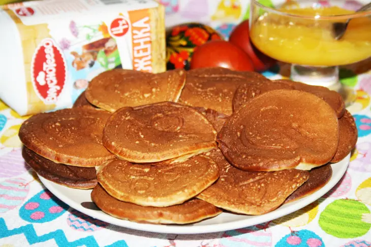 Веселые оладьи "вкуснотейчики" с ароматом топленого молока: шаг 7