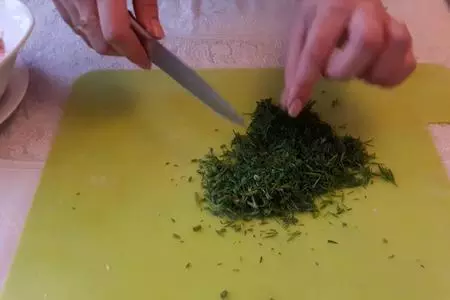 Трубочки из лаваша с крабовыми палочками: шаг 2