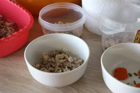 Заливное из куриных окорочков в мультиварке: шаг 9