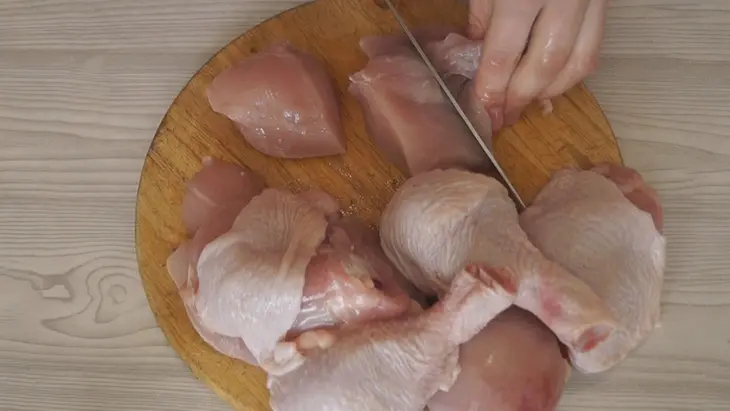 Курица запеченная с гречкой в духовке.: шаг 1