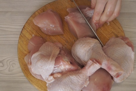Курица запеченная с гречкой в духовке. : шаг 1