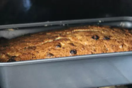 Простой  творожный кекс с изюмом: шаг 4
