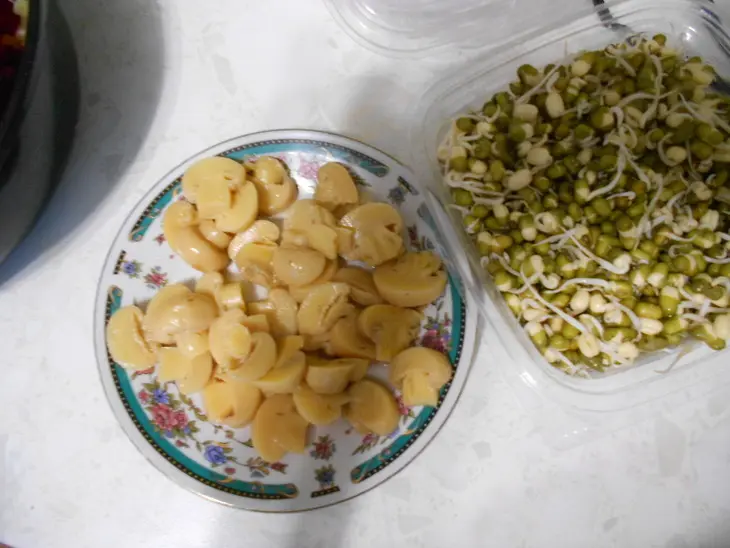 Винегрет с пророщенным машем и маринованными шампиньонами: шаг 5