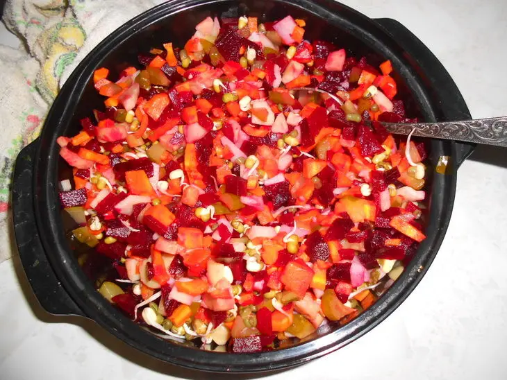 Винегрет с пророщенным машем и маринованными шампиньонами: шаг 6