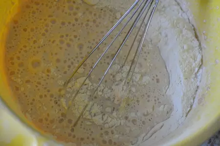 Кулич с курагой и черносливом: шаг 2