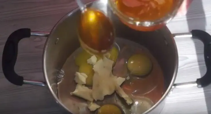 Медовый торт с манным кремом. очень вкусный рецепт торта!: шаг 1