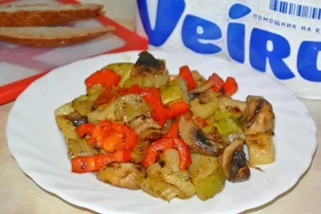 Тёплый овощной салат с шампиньонами.: шаг 8