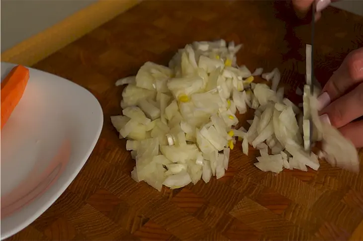 Слоёный салат с говяжьей печенью // вкусный салат на праздничный стол: шаг 1