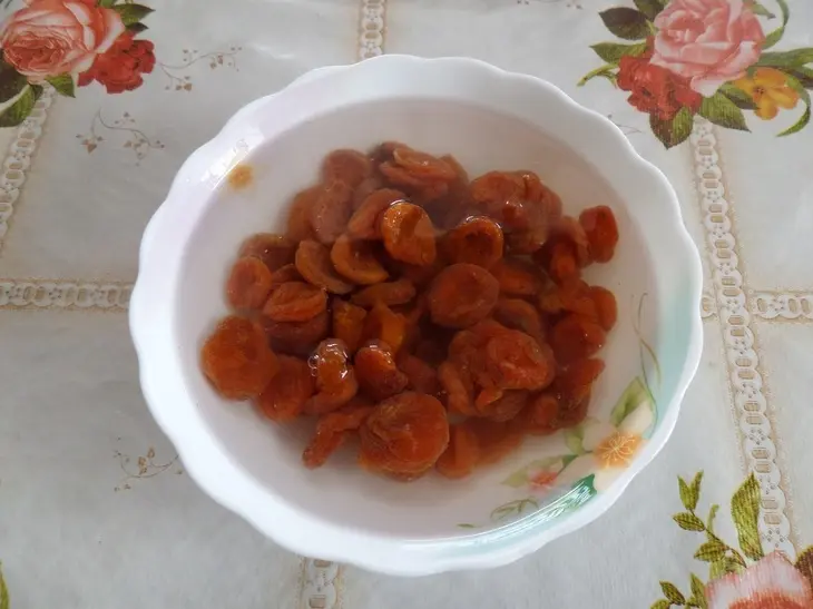 Булочки - рогалики с курагой: шаг 2