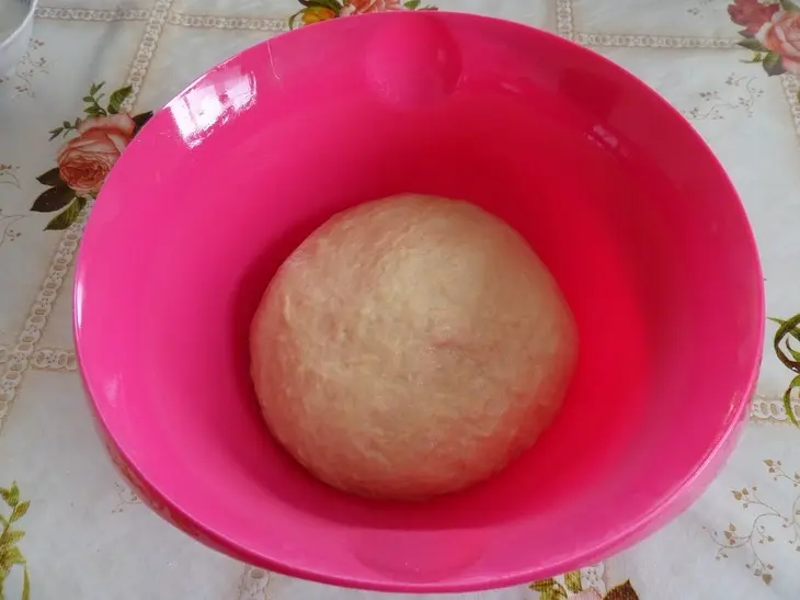 Булочки - рогалики с курагой: шаг 9