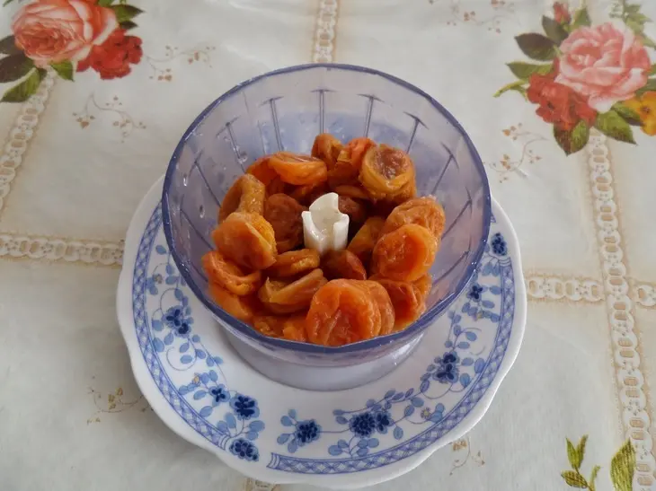 Булочки - рогалики с курагой: шаг 10