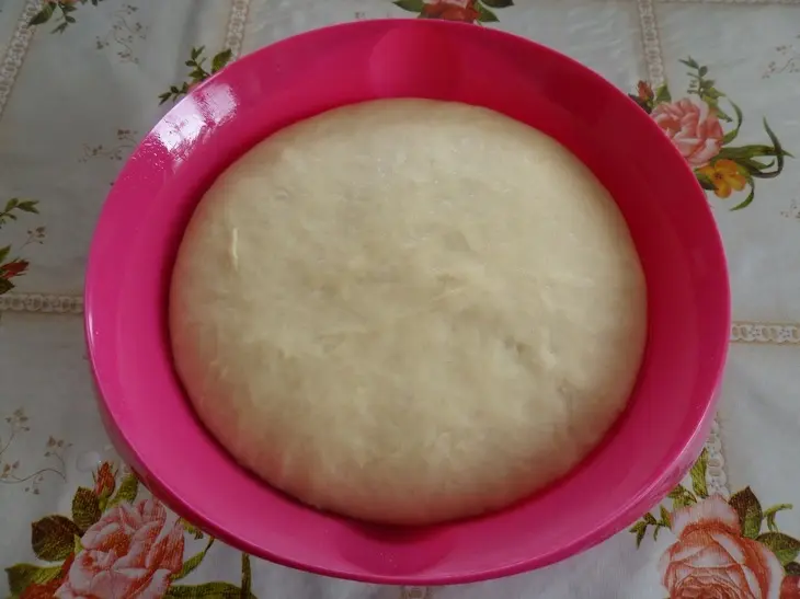 Булочки - рогалики с курагой: шаг 14