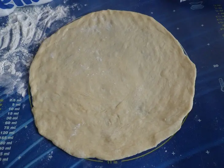 Булочки - рогалики с курагой: шаг 15