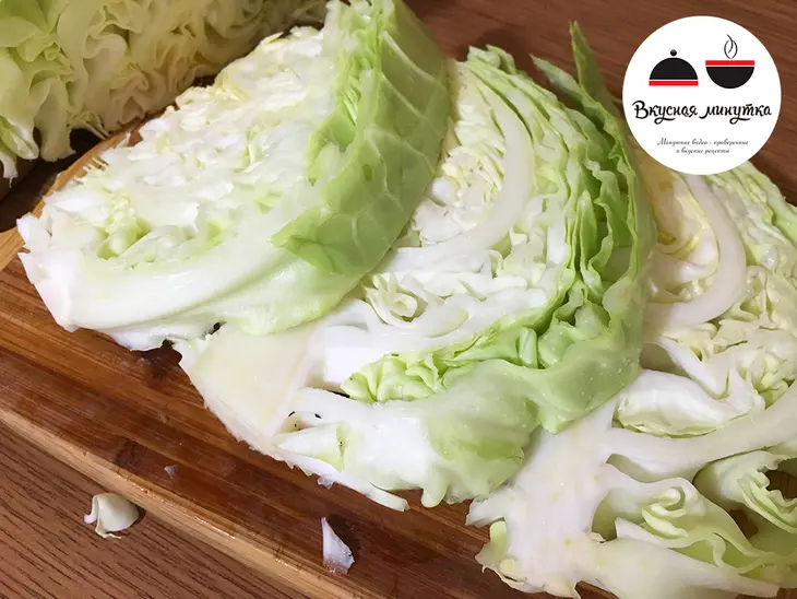 Легкая закуска из молодой капусты: шаг 1