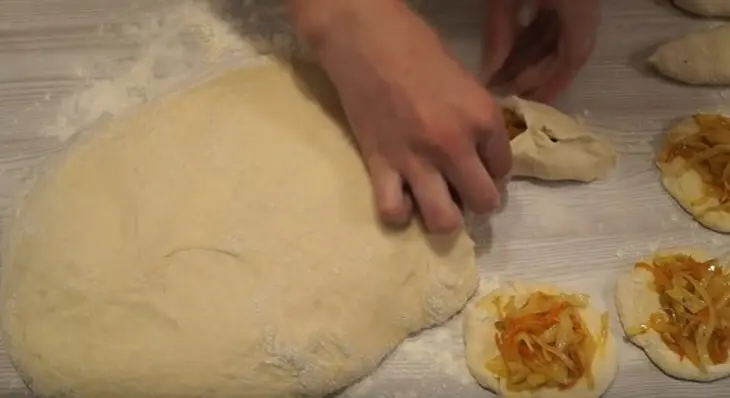 Домашние пирожки с капустой. очень вкусное и мягкое тесто: шаг 3