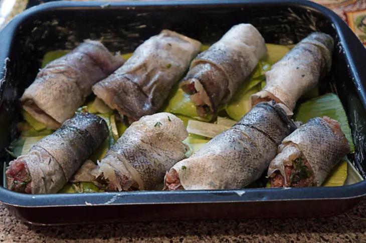 Рулетики из минтая с мясным фаршем: шаг 6