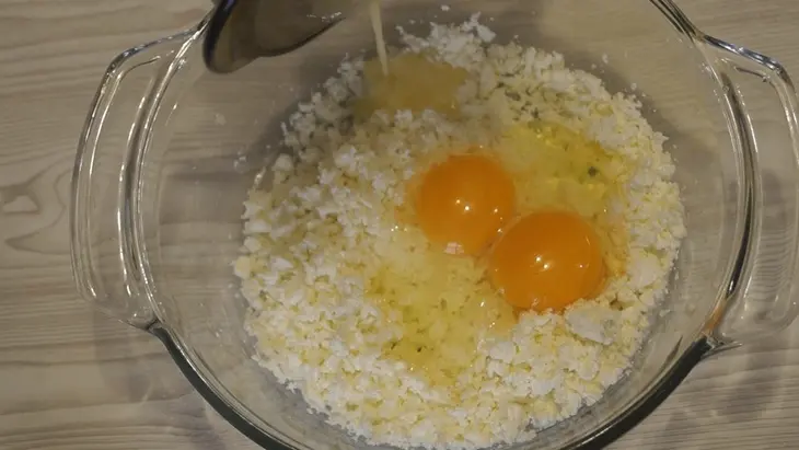 Творожные кексики. воздушные и невероятно вкусные!: шаг 2