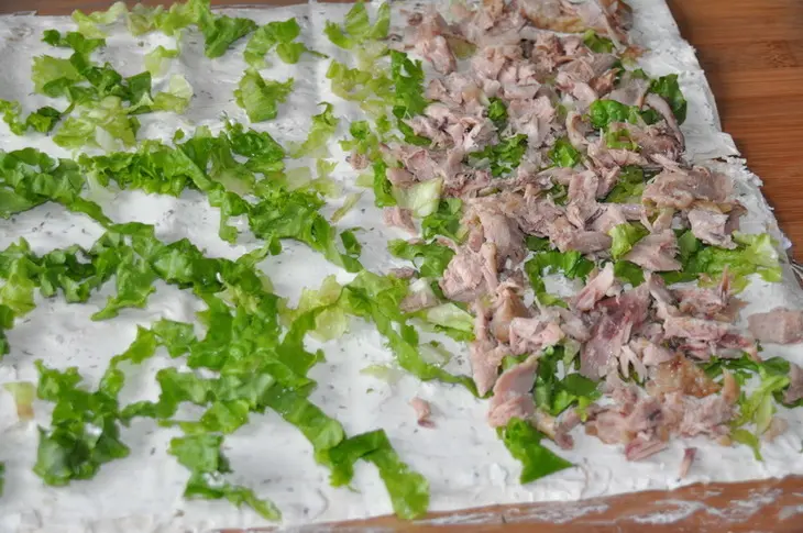 Острый рулет из лаваша с курицей: шаг 3