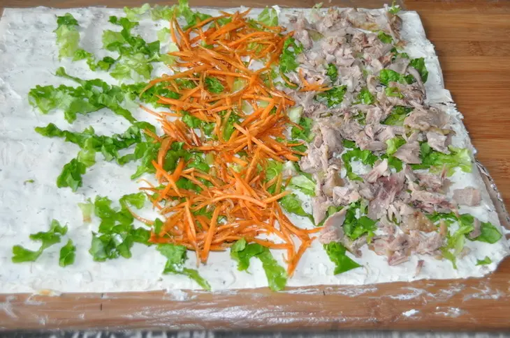 Острый рулет из лаваша с курицей: шаг 4