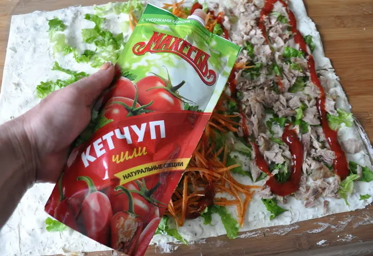 Острый рулет из лаваша с курицей: шаг 5