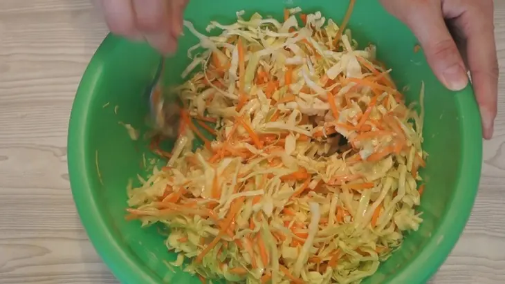 Салат "коул слоу" - самый вкусный капустный салат: шаг 4