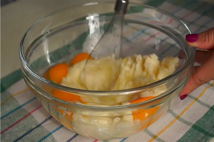 Пирог с халвой/ очень вкусно!: шаг 2