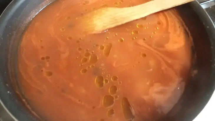 Универсальный томатно- чесночный соус к сосискам, колбаскам, мясу и птице..!: шаг 1