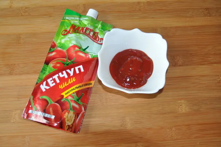 Томатный соус с майонезом к колбаскам-гриль: шаг 1