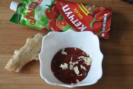 Томатный соус с майонезом к колбаскам-гриль: шаг 2