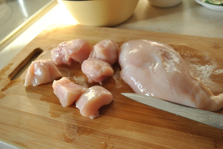 Сочный шашлык из куриных грудок в горчичном маринаде: шаг 1