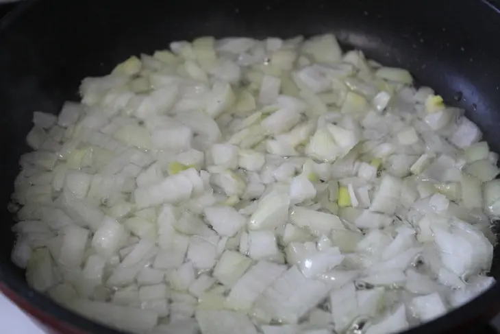 Блинно-мясной торт с соусом "бешамель": шаг 3