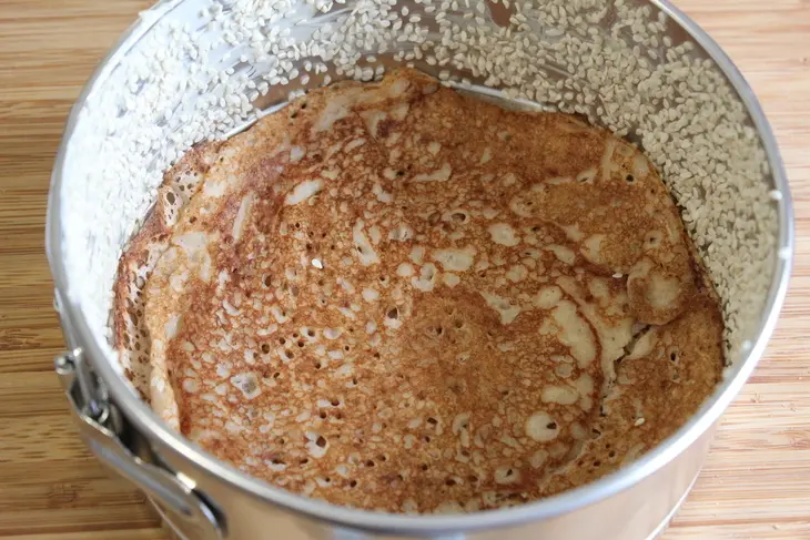 Блинно-мясной торт с соусом "бешамель": шаг 11