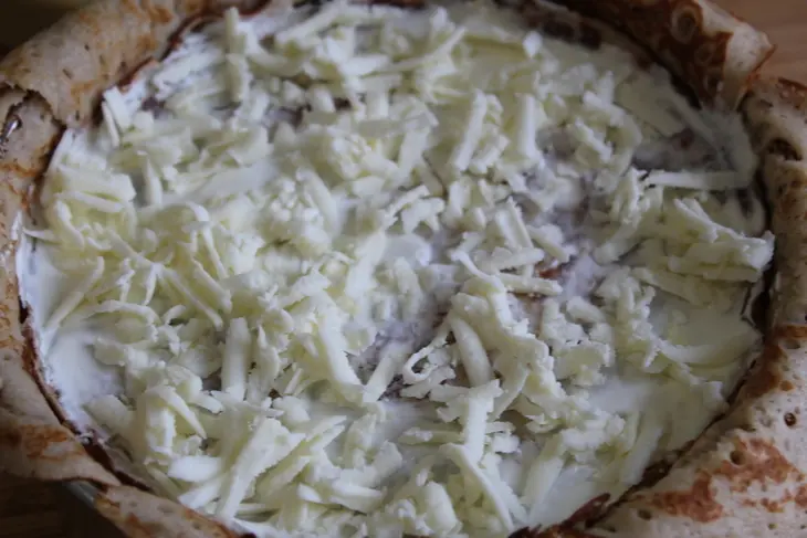 Блинно-мясной торт с соусом "бешамель": шаг 13