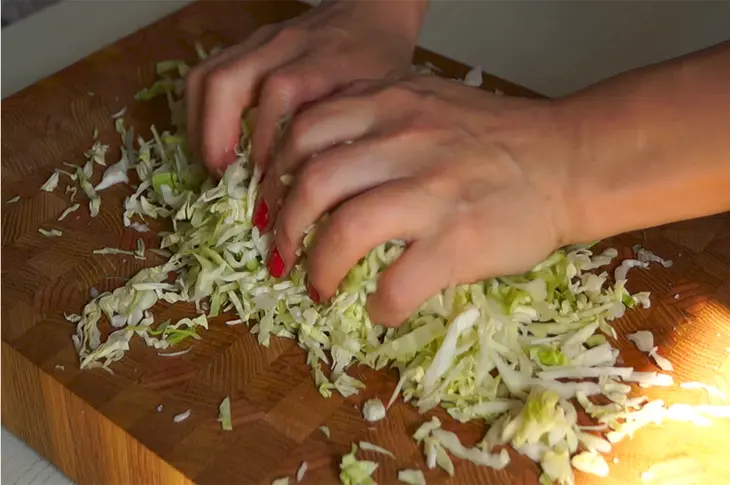 Салат с капустой и кукурузой | просто и вкусно: шаг 1
