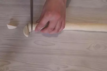 Ленивые вареники с творогом. это очень быстро и вкусно!: шаг 3