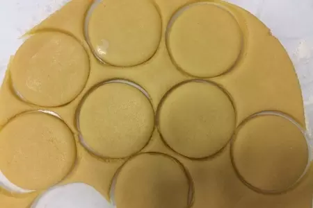 Молочные коржики: шаг 5