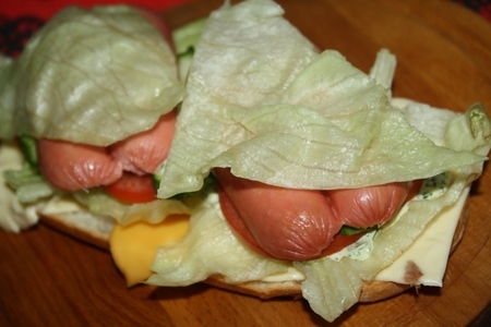 Клаб-сендвич с сосиской и зеленым майонезом: шаг 8