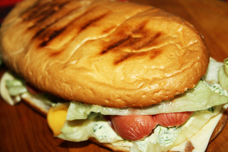 Клаб-сендвич с сосиской и зеленым майонезом: шаг 9