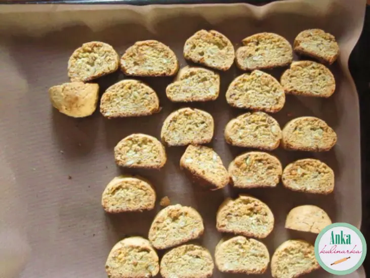 Печенье кантуччи с арахисом и тыквенными семечками: шаг 8