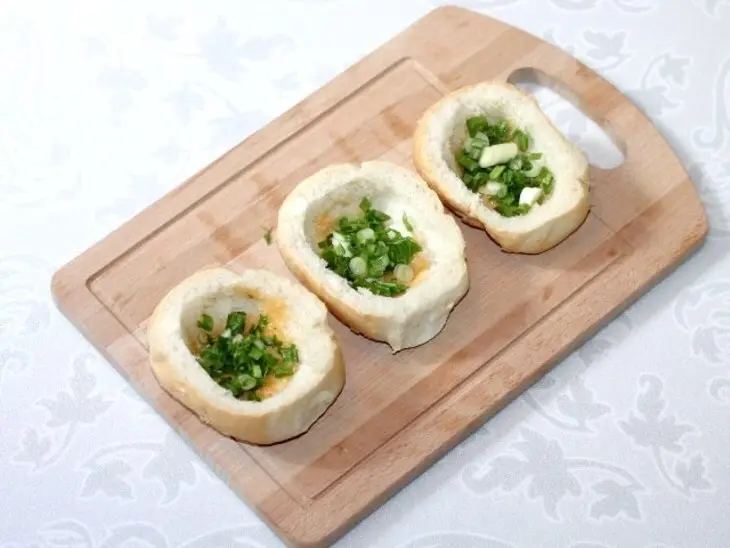 Хрустящие булочки с яйцом и хлебная запеканка: шаг 2