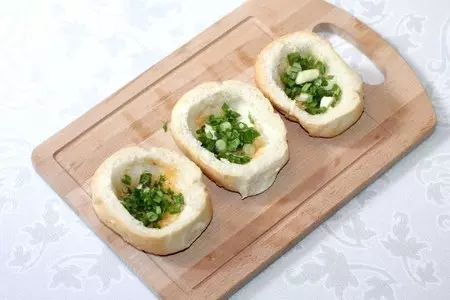 Хрустящие булочки с яйцом и хлебная запеканка: шаг 2