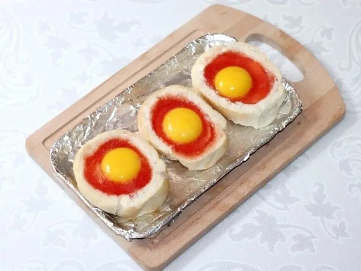 Хрустящие булочки с яйцом и хлебная запеканка: шаг 6