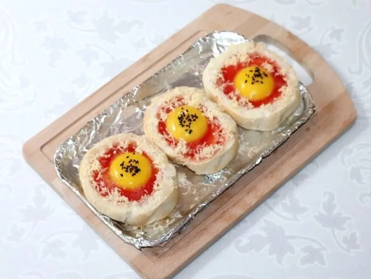 Хрустящие булочки с яйцом и хлебная запеканка: шаг 7